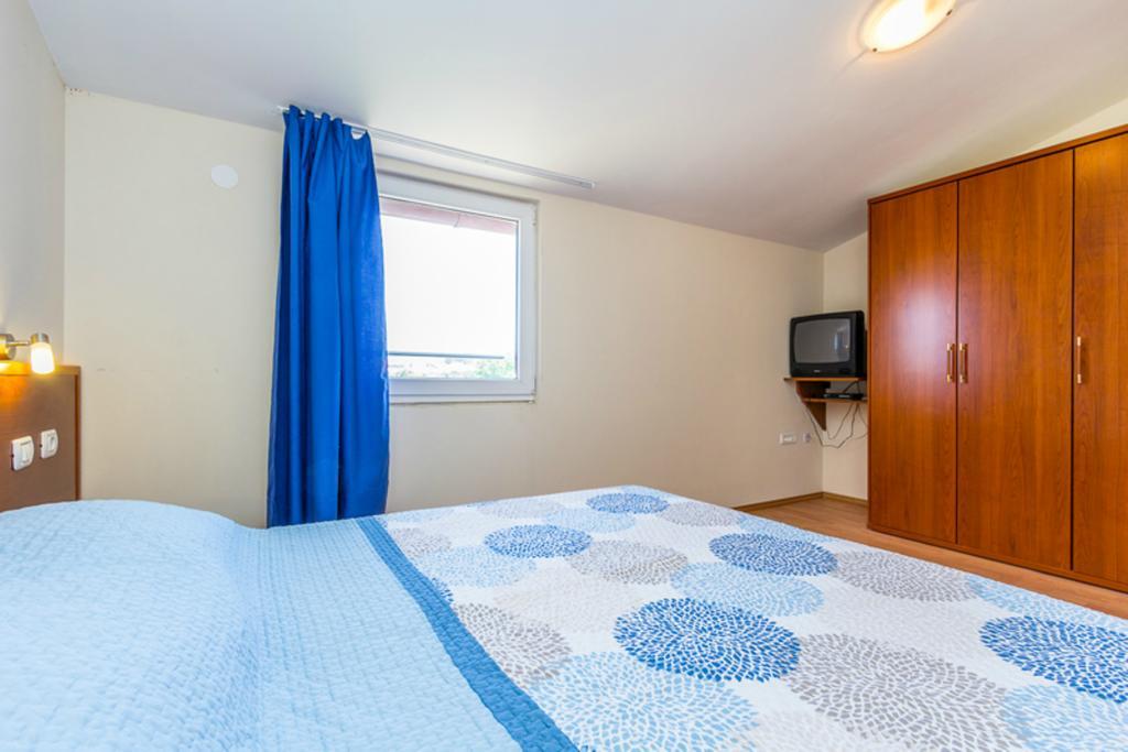Apartma Mirjana *